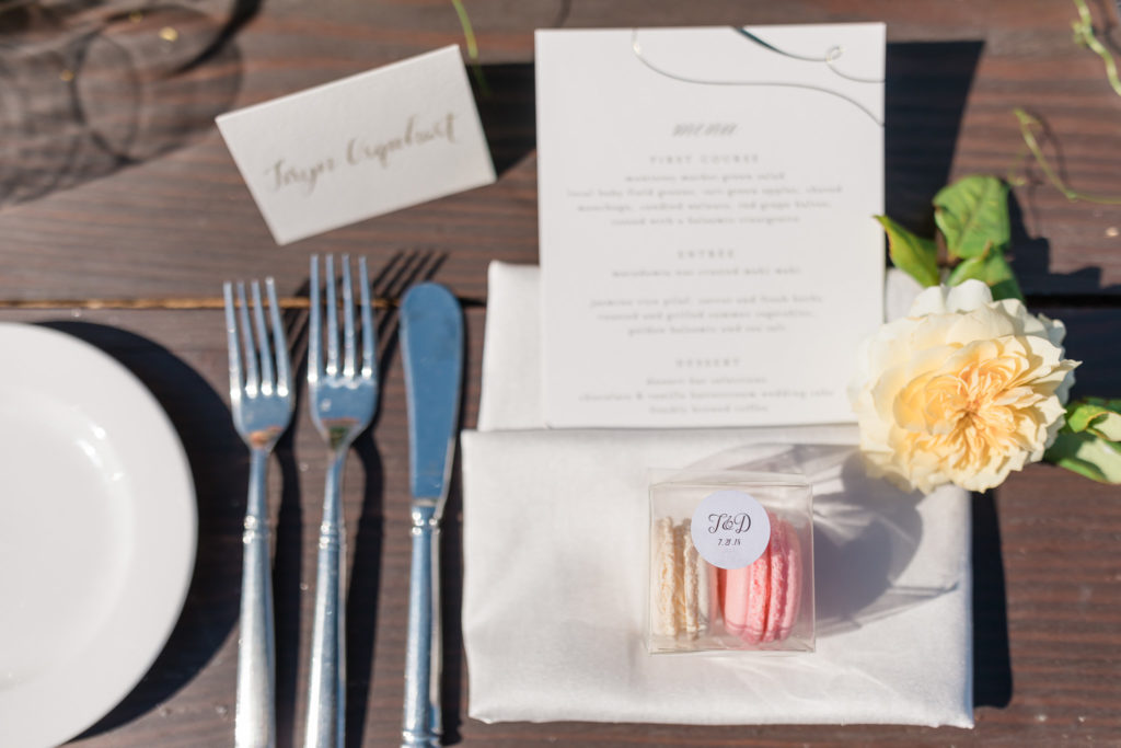 Table setting with a favor box of french macarons 